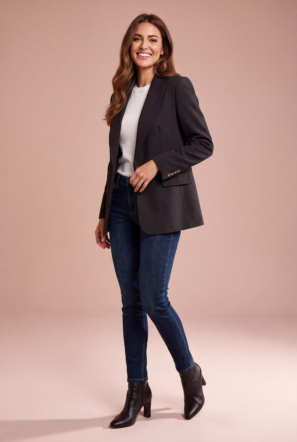 ALESSIA Single Breasted Boyfriend Blazer in black, front