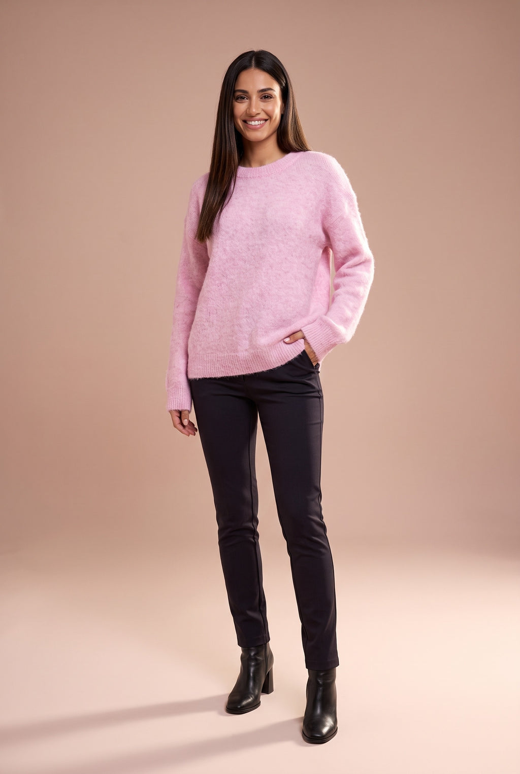 ISABELLA Oversized Chunky Knit Jumper in rose pink crew neck, front