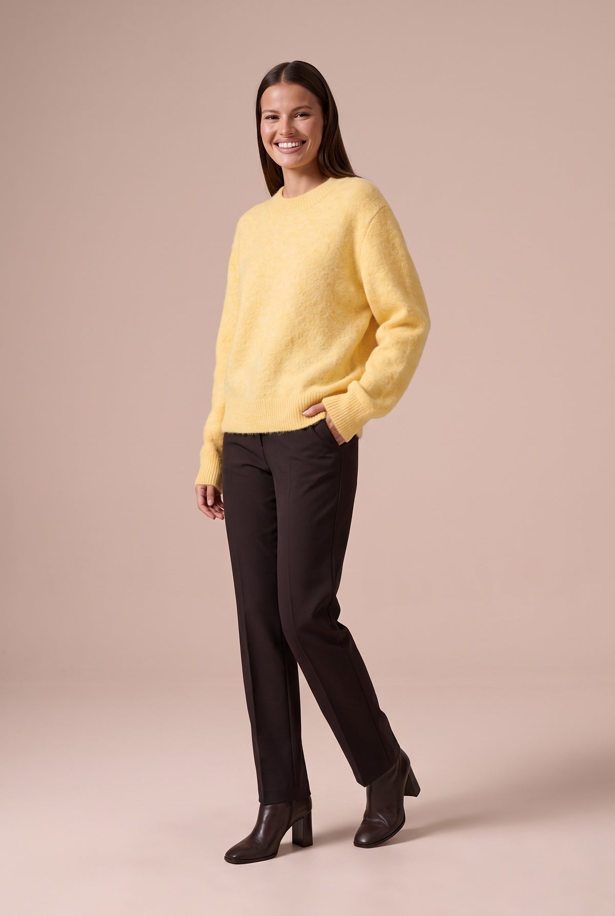 ISABELLA Oversized Chunky Knit Jumper in yellow v neck with scarf, front