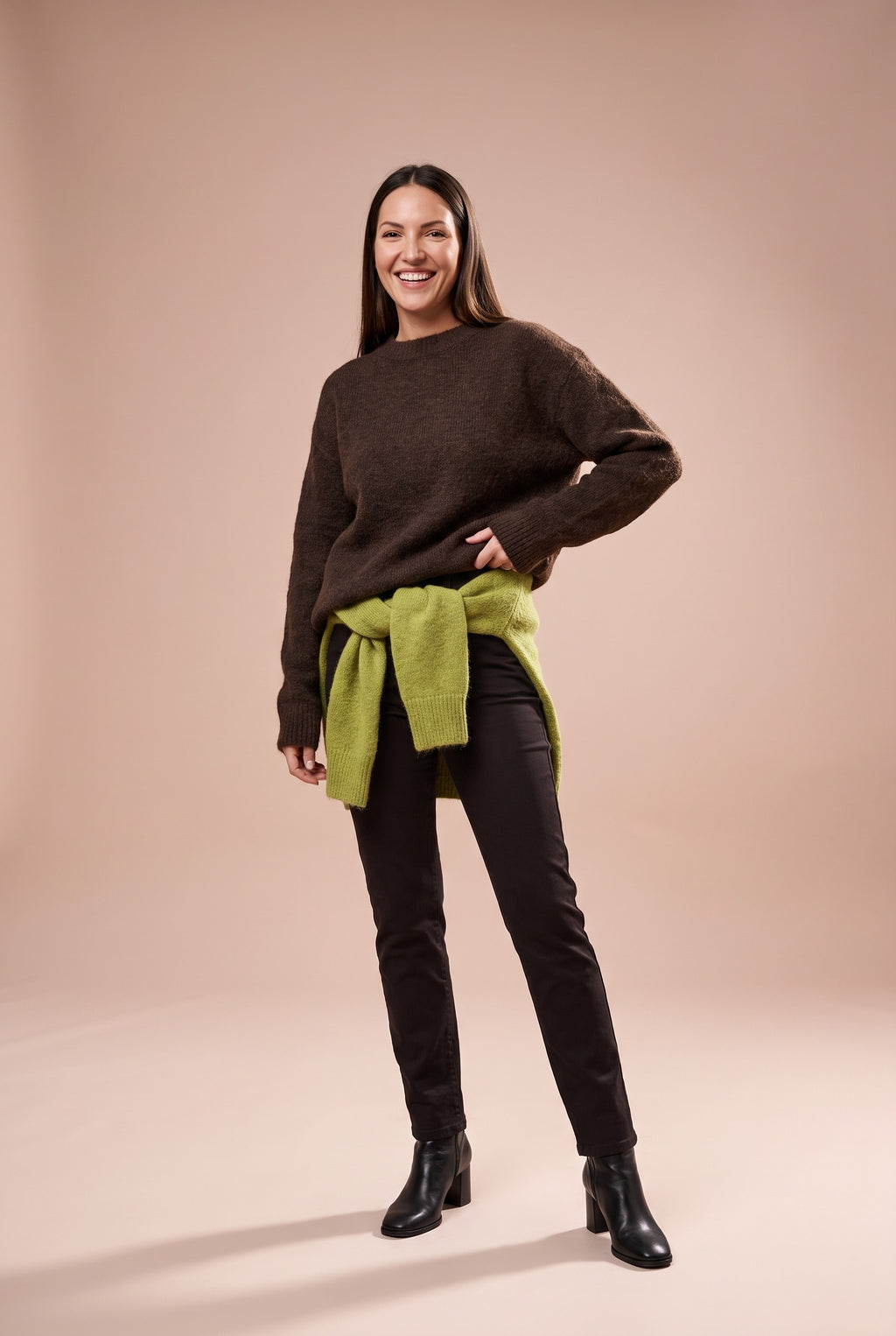 ISABELLA Oversized Chunky Knit Jumper in brown crew neck, front