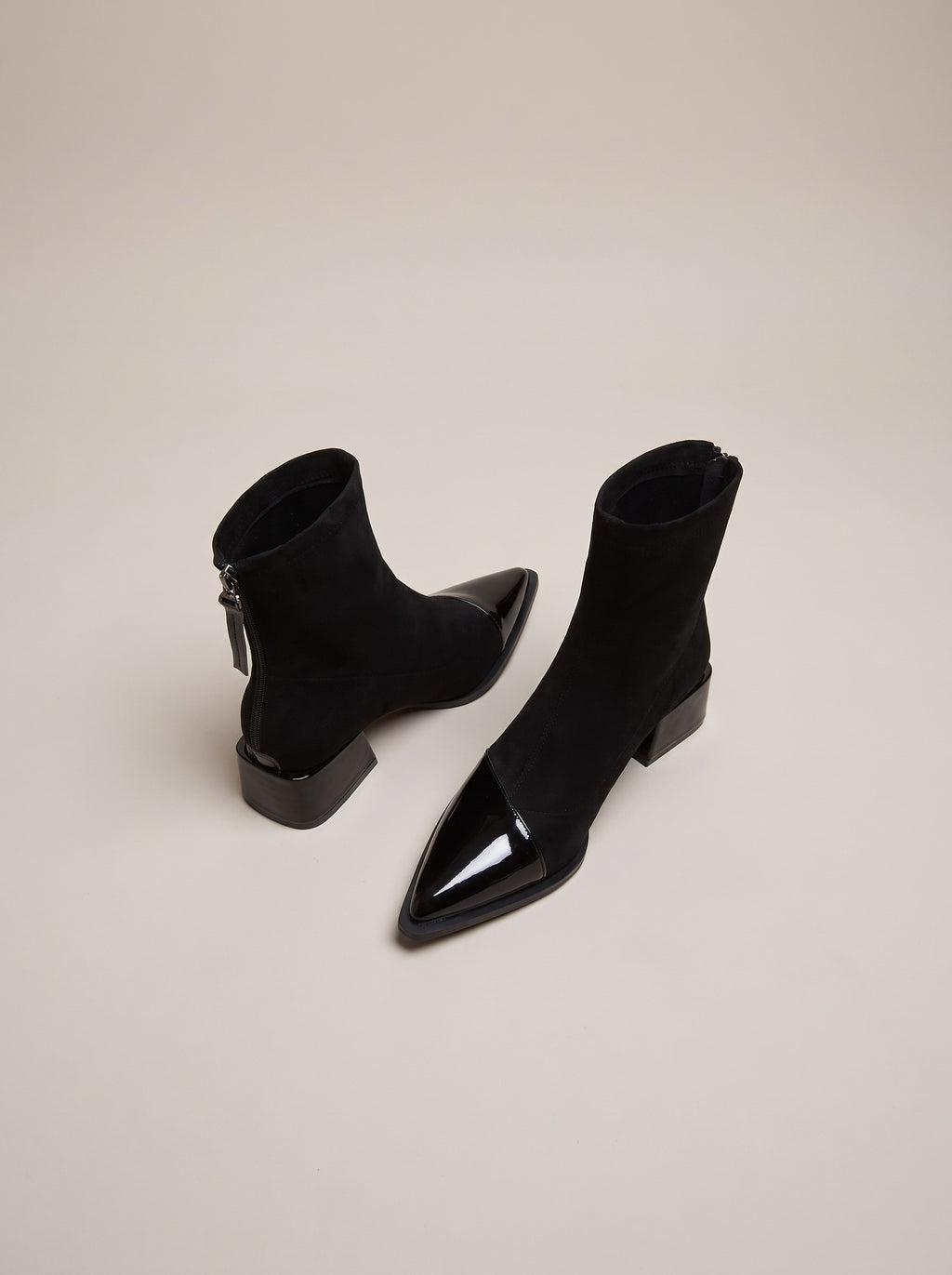 ODALYS Pointed Toe Faux Suede Ankle Boots in black, front